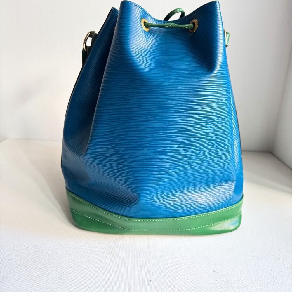 Louis Vouitton 1995 Noé Blue Green Bicolour Epi Leather Drawstring Bucket Bag. - Picture 2 of 13